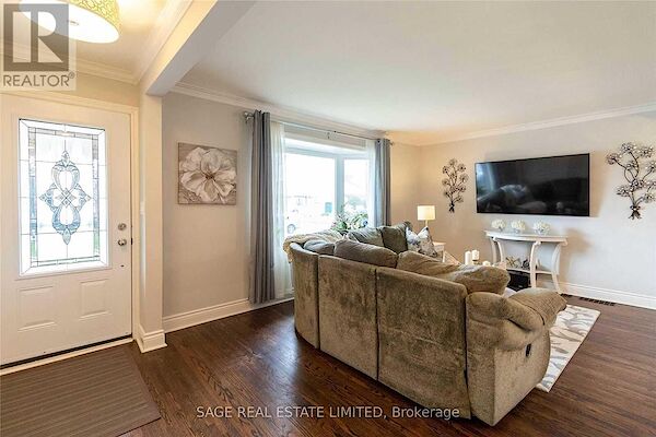 Toronto 3 bedrooms House for rent. Property photo: 641511-3