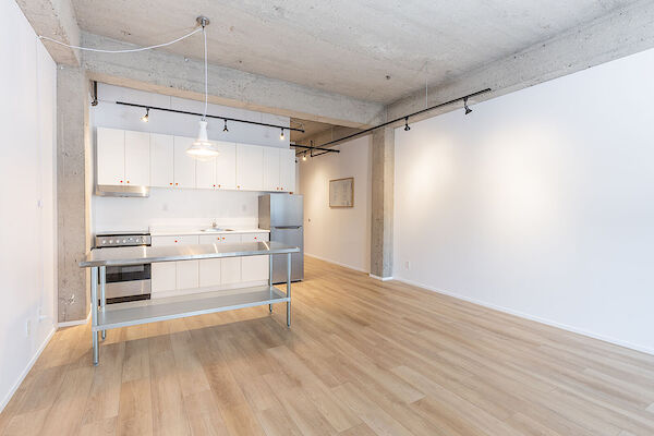 Edmonton studio Condo Unit for rent. Property photo: 641519-3