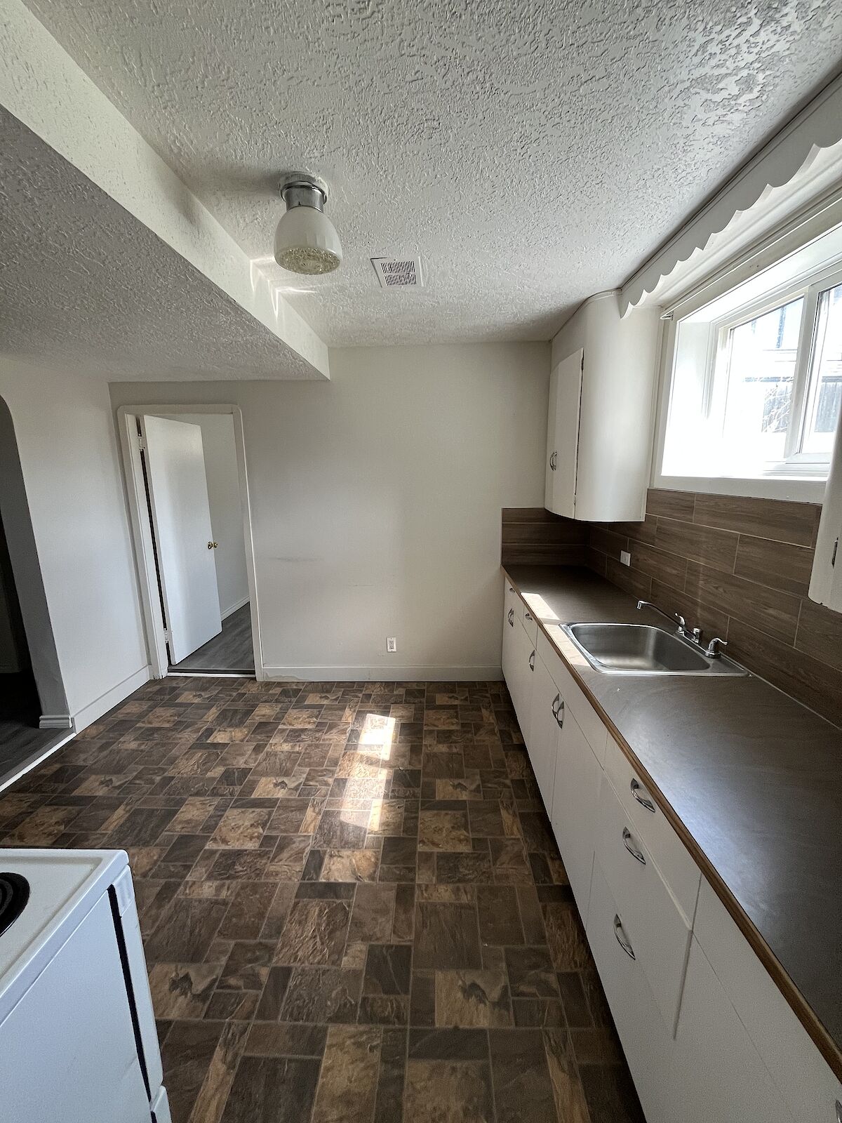 Olds 2 bedrooms Condo Unit for rent. Property photo: 641527-1