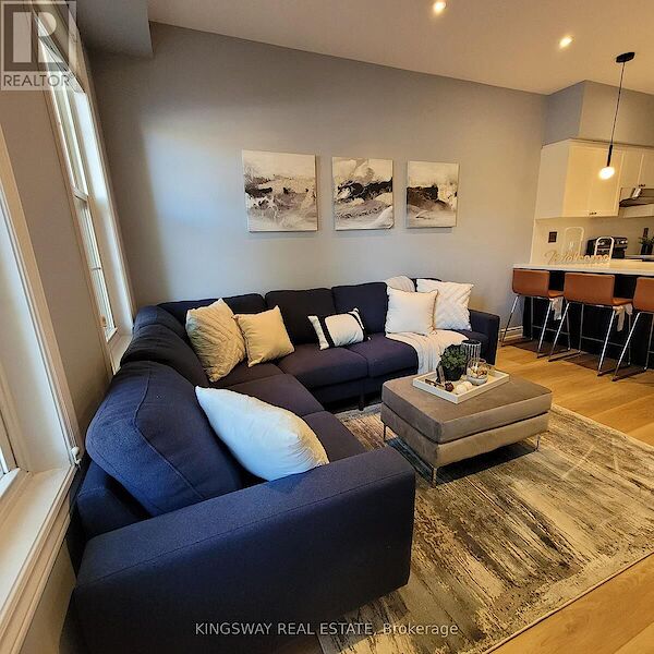 Toronto 2 bedrooms Townhouse for rent. Property photo: 641544-2