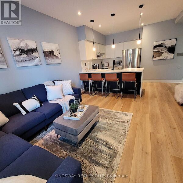 Toronto 2 bedrooms Townhouse for rent. Property photo: 641544-3