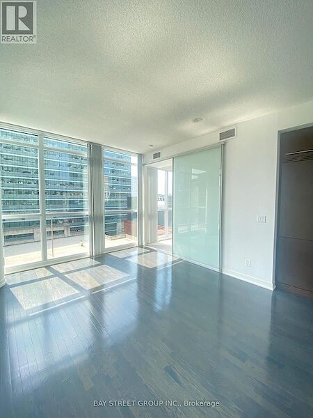 Toronto 2 bedrooms Apartment for rent. Property photo: 641547-2