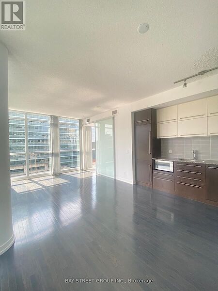 Toronto 2 bedrooms Apartment for rent. Property photo: 641547-3