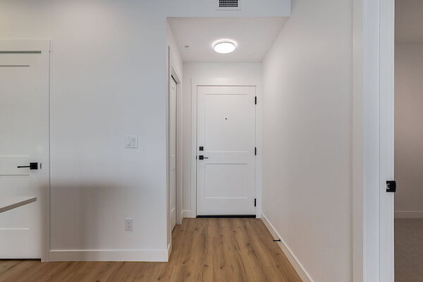 Calgary 2 bedrooms Condo Unit for rent. Property photo: 641591-3