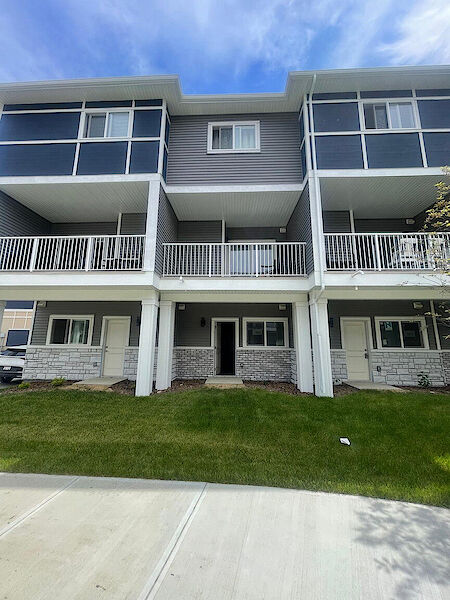 Chestermere 2 bedrooms House for rent. Property photo: 641626-3