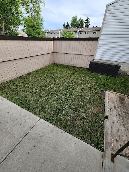 Edmonton 3 bedrooms Townhouse for rent. Property photo: 641720-2