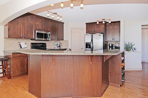 Calgary 6 bedrooms House for rent. Property photo: 641758-3