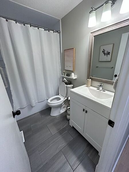 Calgary 2 + Den bedrooms Main Floor for rent. Property photo: 641788-2
