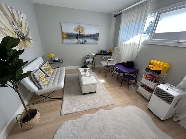 Calgary 2 + Den bedrooms Main Floor for rent. Property photo: 641788-3