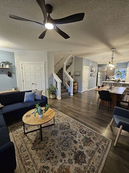 Airdrie 4 bedrooms Duplex for rent. Property photo: 642007-3