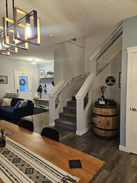 Airdrie 4 bedrooms Duplex for rent. Property photo: 642007-2