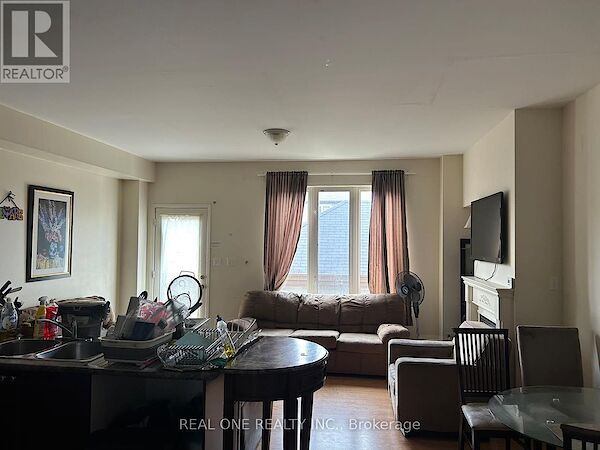 Toronto 2 bedrooms House for rent. Property photo: 642052-3