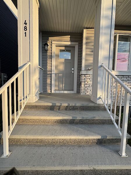 Chestermere 3 bedrooms Main Floor for rent. Property photo: 642056-2