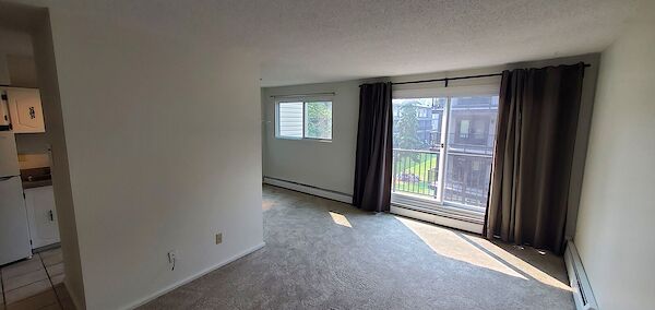 Calgary 2 bedrooms Condo Unit for rent. Property photo: 642065-2