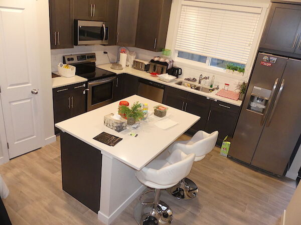 Calgary 3 + Den bedrooms Townhouse for rent. Property photo: 642279-2