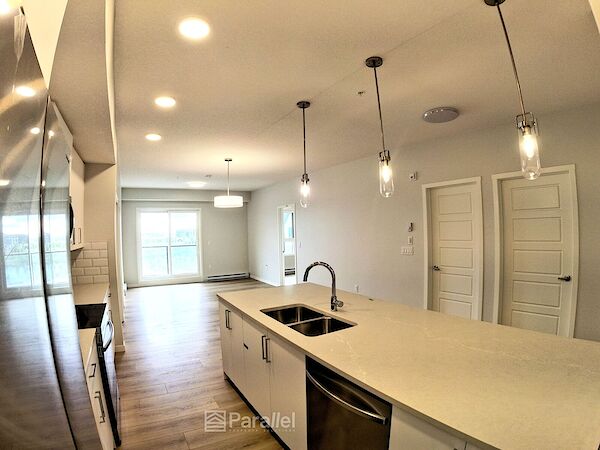 Calgary 2 bedrooms Condo Unit for rent. Property photo: 642369-2