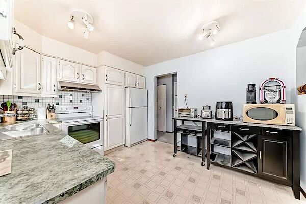 Calgary 2 bedrooms Main Floor for rent. Property photo: 642372-3