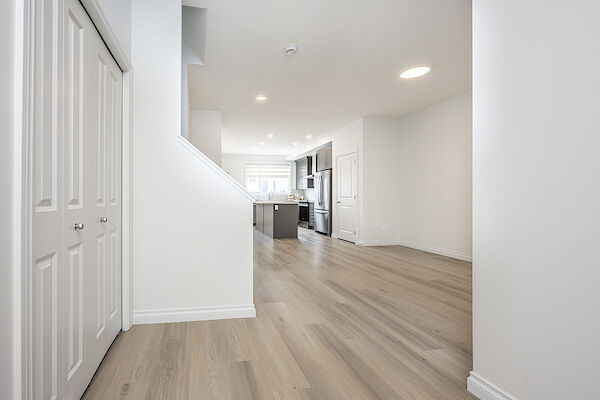Calgary 4 bedrooms Main Floor for rent. Property photo: 642399-3