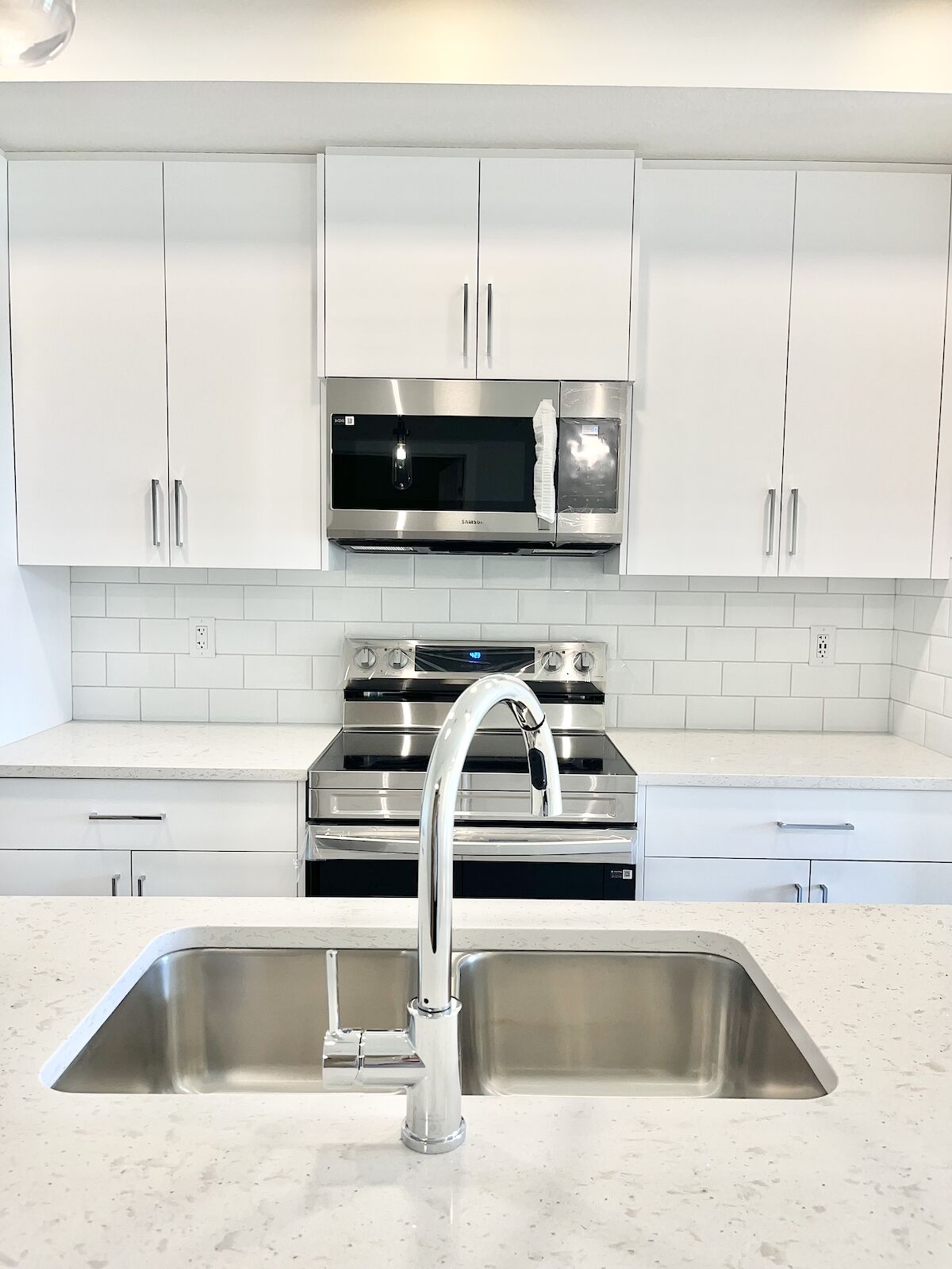 Calgary 1 bedroom Condo Unit for rent. Property photo: 642421-1