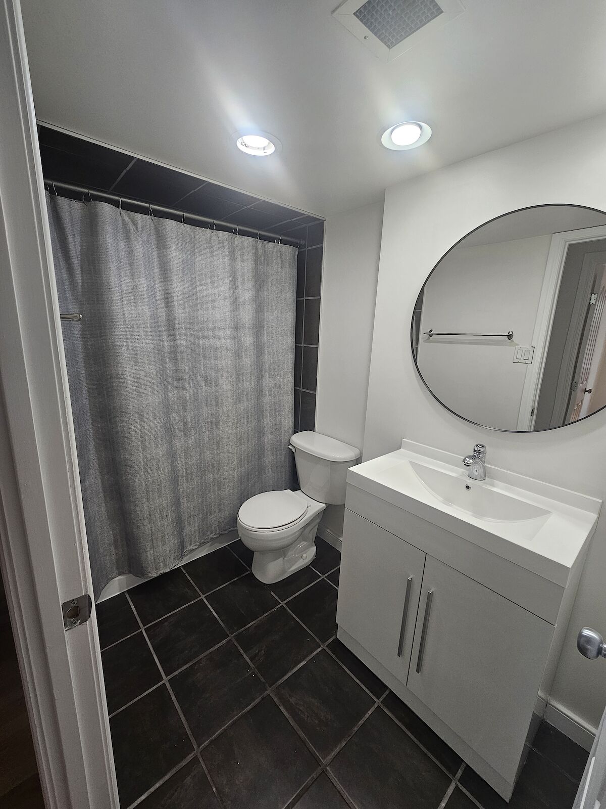 Calgary 2 bedrooms Condo Unit for rent. Property photo: 642431-1