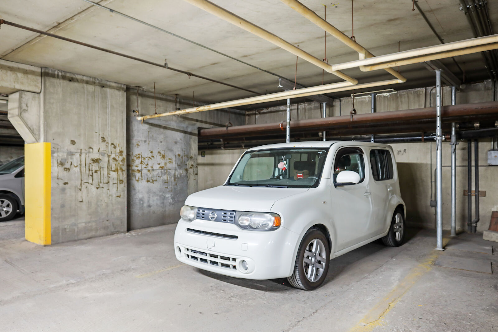 Calgary bedrooms Parking Spot for rent. Property photo: 642589-1