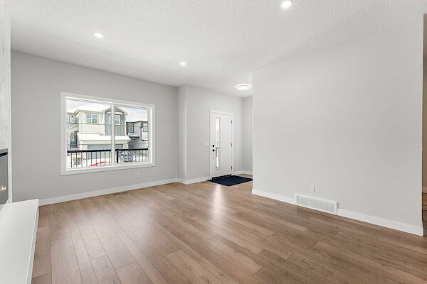 Calgary 3 bedrooms House for rent. Property photo: 642612-2