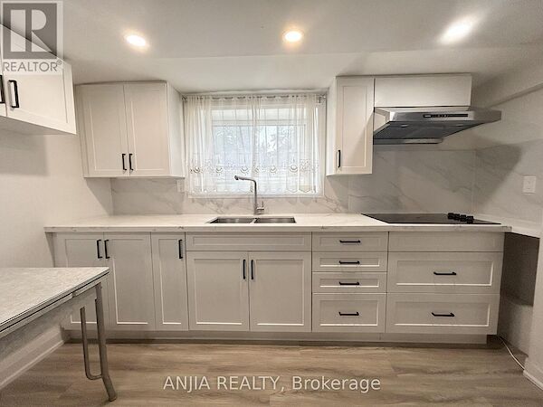 Toronto 3 bedrooms House for rent. Property photo: 642625-3