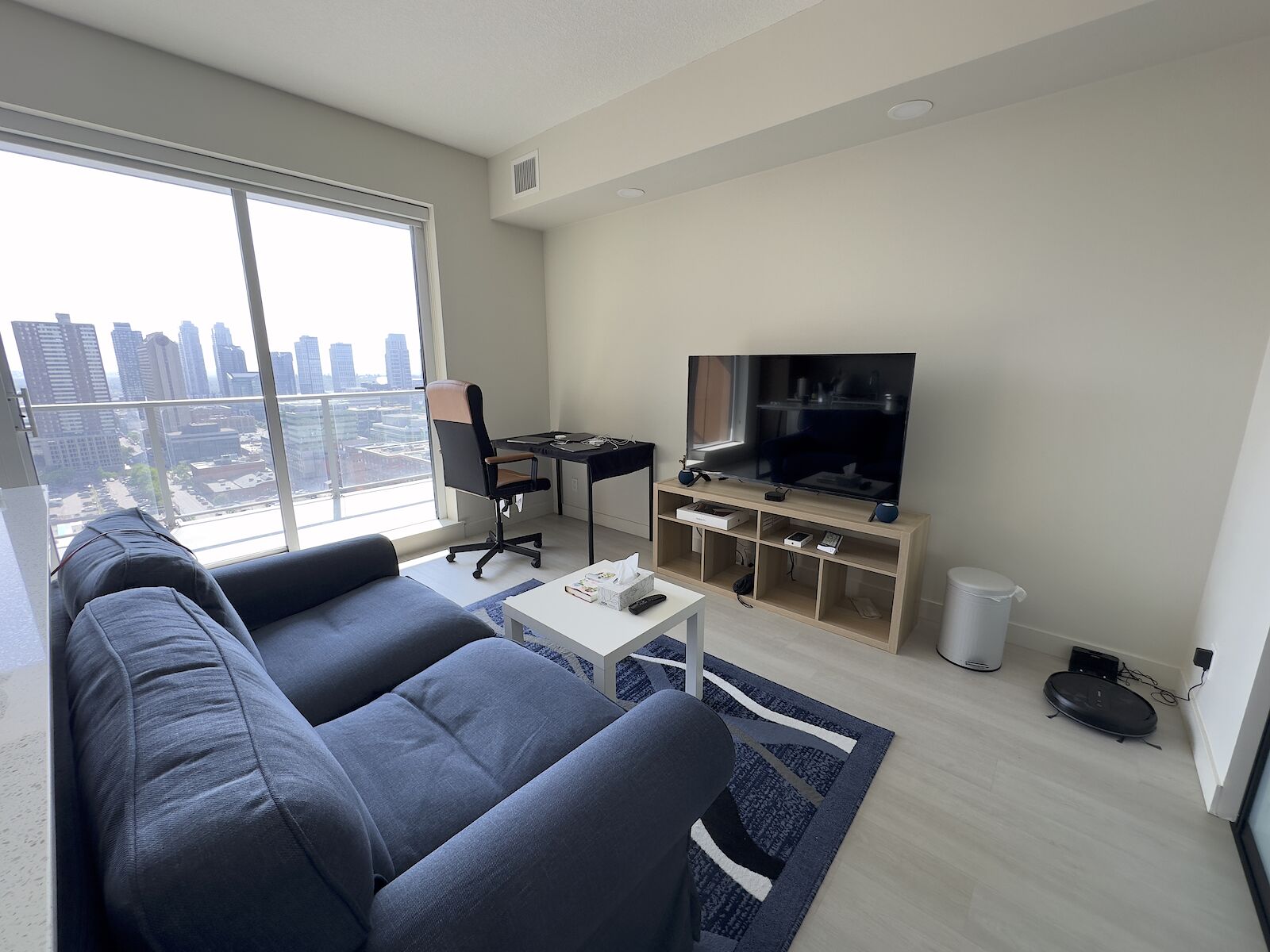 Calgary 1 bedroom Condo Unit for rent. Property photo: 642697-1