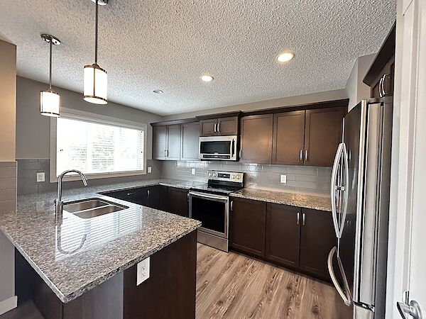 Edmonton 3 bedrooms Townhouse for rent. Property photo: 642795-2