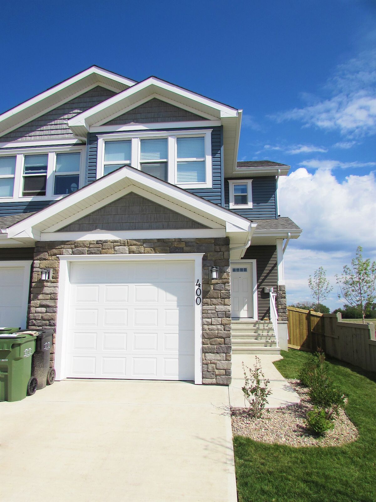 Leduc 3 bedrooms Duplex for rent. Property photo: 642829-1