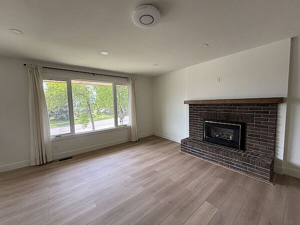 Calgary 4 bedrooms House for rent. Property photo: 642839-3