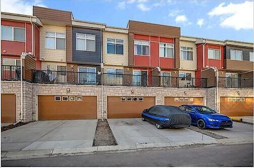 Airdrie 3 bedrooms Townhouse for rent. Property photo: 642905-2