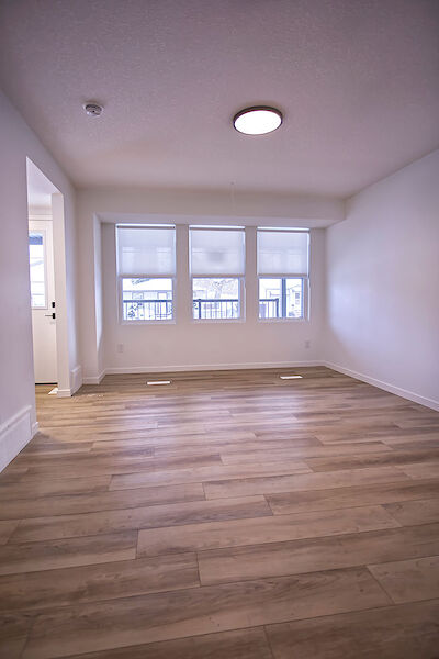 Edmonton 4 bedrooms Duplex for rent. Property photo: 643037-2