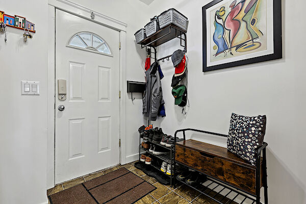 Calgary 3 bedrooms House for rent. Property photo: 643090-2