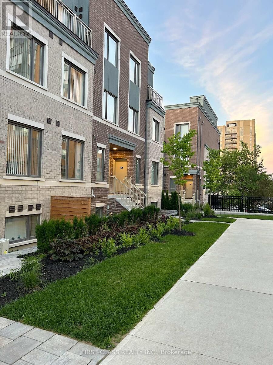Toronto 3 bedrooms Townhouse for rent. Property photo: 643154-1