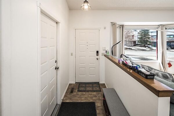 Calgary 3 bedrooms Main Floor for rent. Property photo: 643185-2