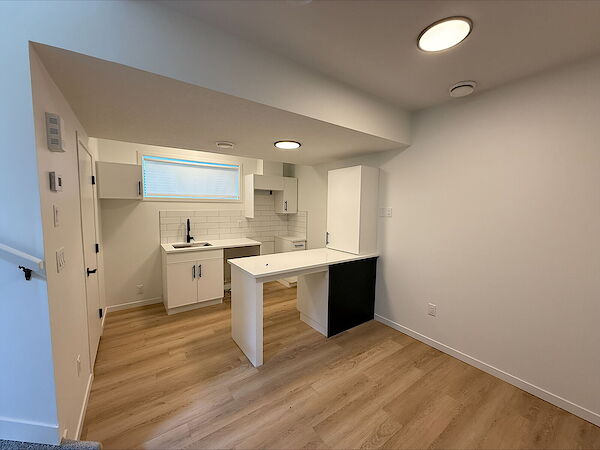Edmonton 1 bedroom Basement for rent. Property photo: 643247-2