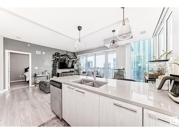 Edmonton 2 bedrooms Condo Unit for rent. Property photo: 643262-2