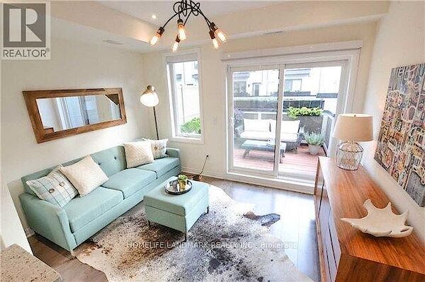 Toronto 3 bedrooms Townhouse for rent. Property photo: 643274-2