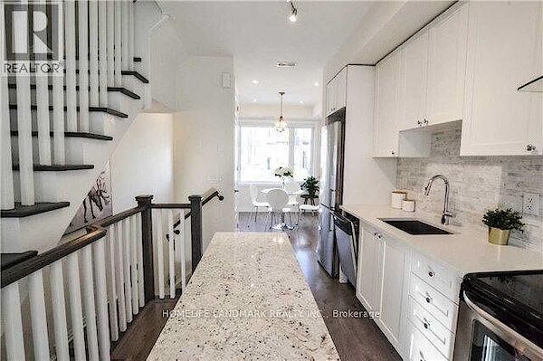 Toronto 3 bedrooms Townhouse for rent. Property photo: 643274-3