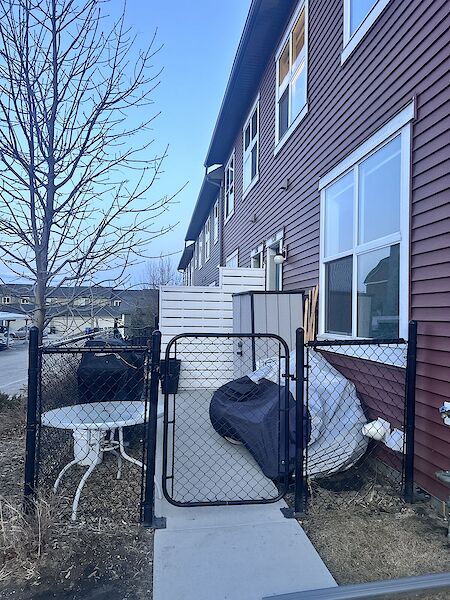 Calgary 4 bedrooms Townhouse for rent. Property photo: 643278-2