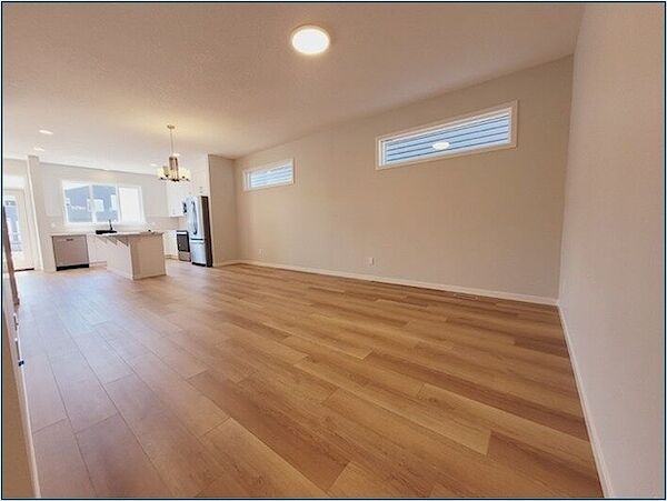 Calgary 4 bedrooms House for rent. Property photo: 643412-3
