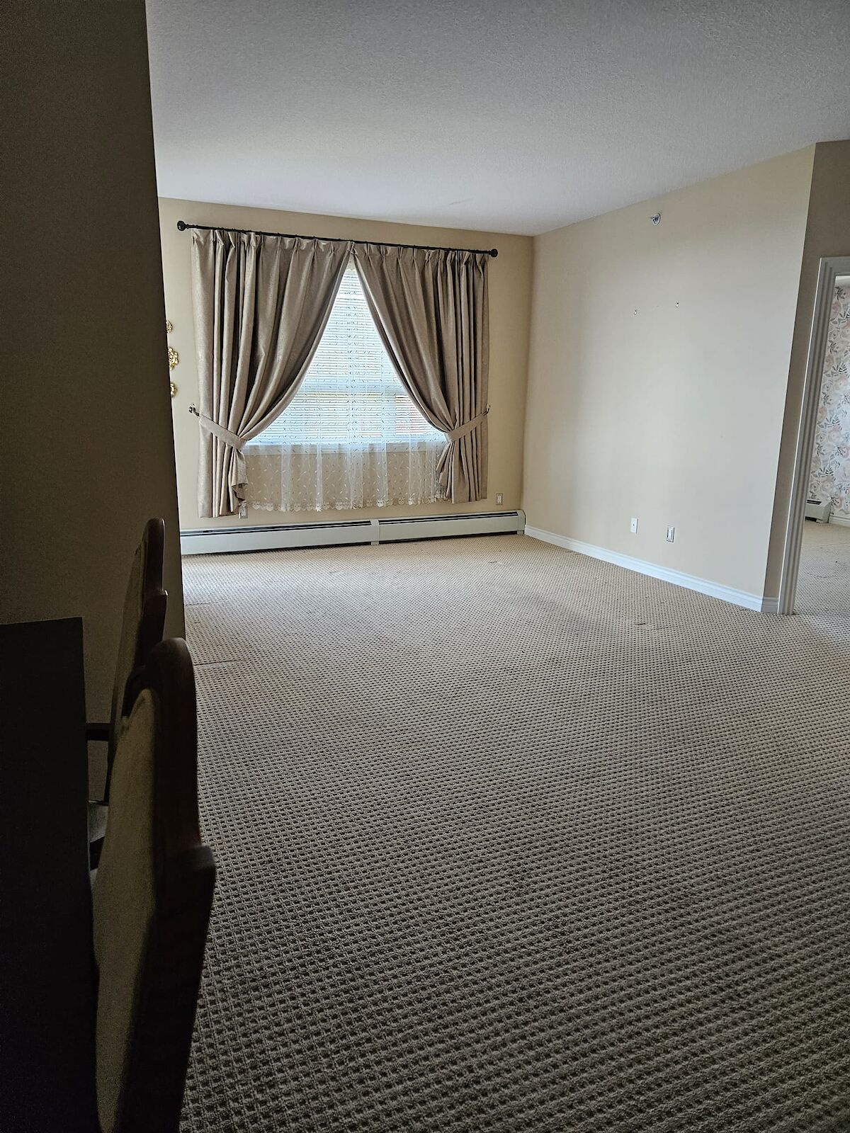 Calgary 2 bedrooms Condo Unit for rent. Property photo: 643417-1