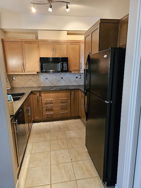 Calgary 2 bedrooms Condo Unit for rent. Property photo: 643417-2