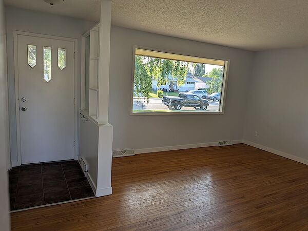 Calgary 5 bedrooms House for rent. Property photo: 643464-2