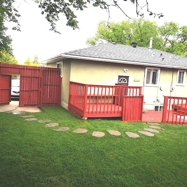 Calgary 3 bedrooms Basement for rent. Property photo: 643490-2