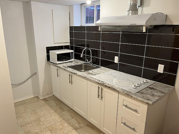 Calgary 3 bedrooms Basement for rent. Property photo: 643490-3
