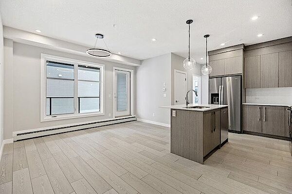 Calgary 2 bedrooms Condo Unit for rent. Property photo: 643493-2
