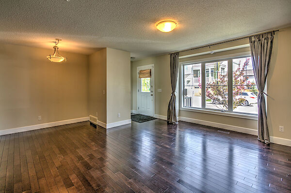Airdrie 3 bedrooms Townhouse for rent. Property photo: 643495-2