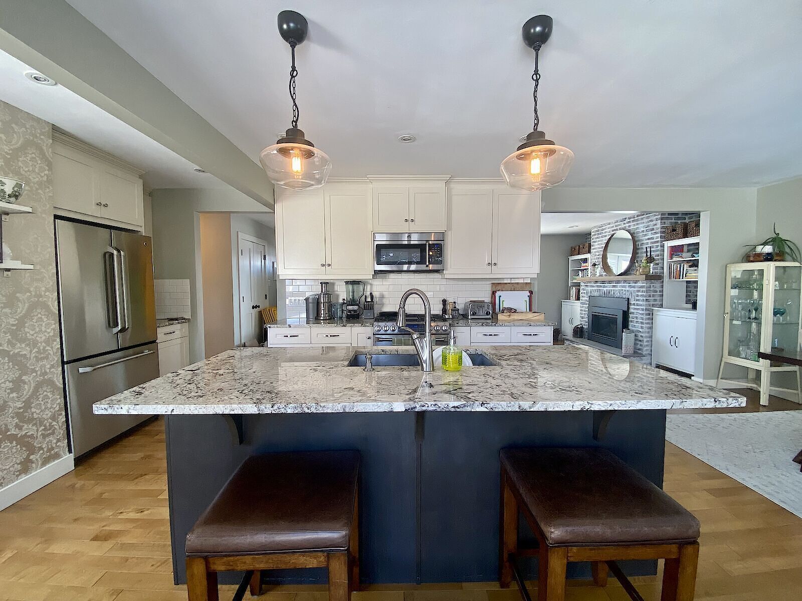 Main+floor+kitchen Calgary 4 + Den bedrooms House for rent. Property photo: 643581-1